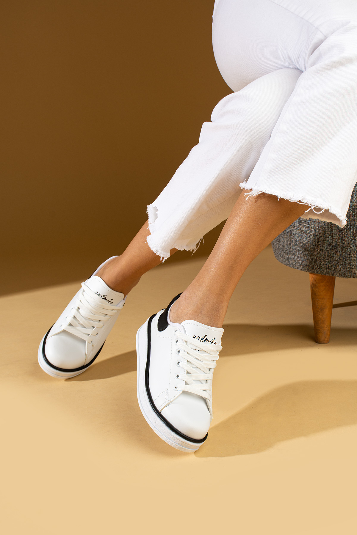 Pembe Potin Rahat Taban Renk Şeritli Bağcıklı Kadın Sneaker 001-340-24BSiyah - Beyaz