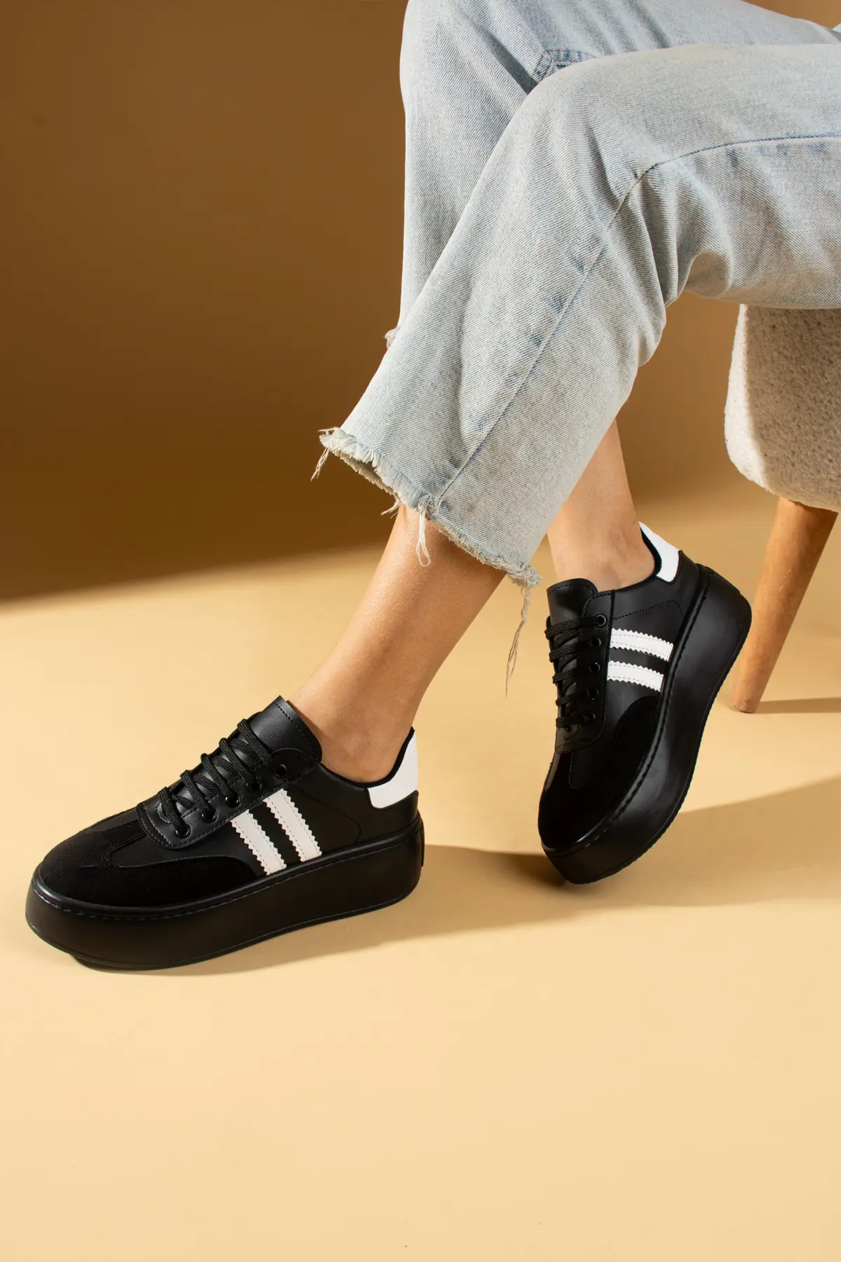Pembe Potin Yüksek Taban Bağcıklı Şeritli Kadın Sneaker 54-061-24 - Siyah